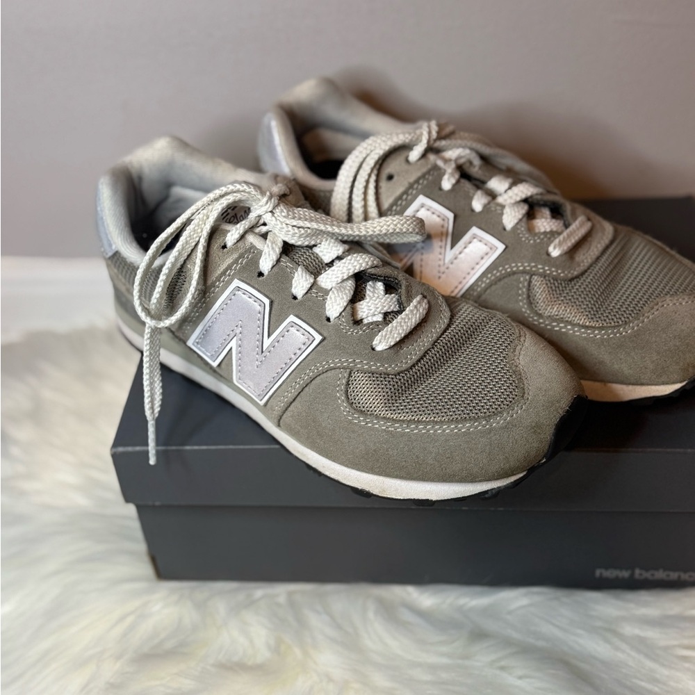 New Balance 574 Core Gray/White. Size 4Y